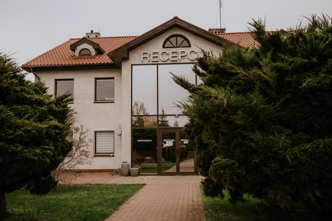 Hotel Garden Oleśnica Extérieur photo