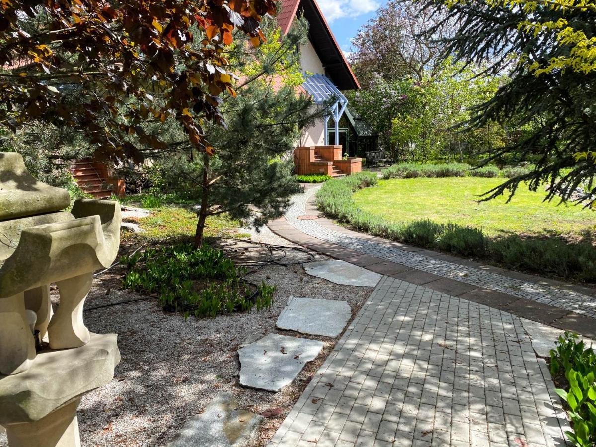 Hotel Garden Oleśnica Extérieur photo